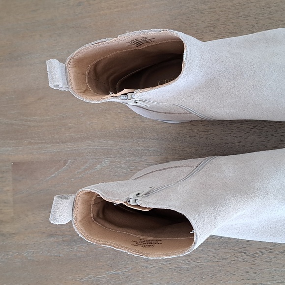 Crown Vintage Taylen Bootie - Color: Dove - Size: Women 9 - Picture 3 of 9